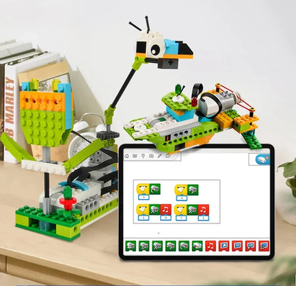 WeDo 2.0 compatible robotics kit with motors and sensors